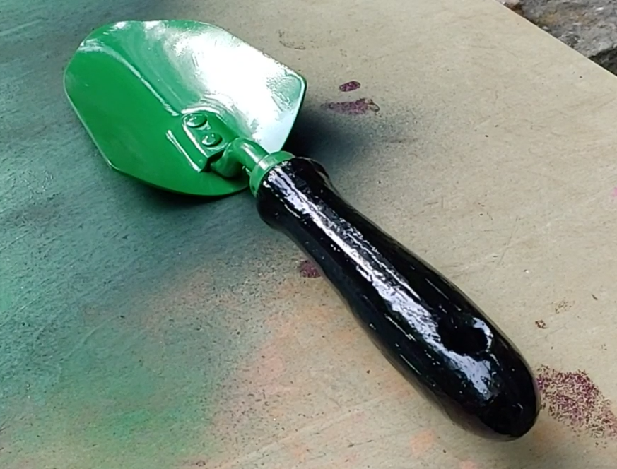small shovel